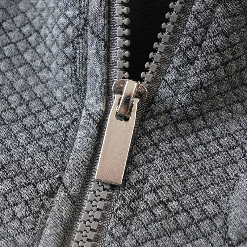 👔🧶 Lässiger Herrenpullover mit Halbreißverschluss – Zopfmuster für Wärme & Stil! Perfekt für Arbeit ✨ und Freizeit 🌿 aus nachhaltiger Baumwolle.