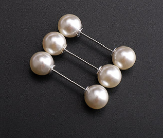✨ Kaufe 1, erhalte 1 GRATIS – Perlen-Korsettbrosche 🎁 | Elegante Modebrosche für Taille & Kragen