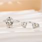 💍【Ring med genomborrad design och droppformad ädelsten】—— Så fort du sätter på den lyser fingret upp som av en ljusdroppe – den glittrar precis lagom! ✨